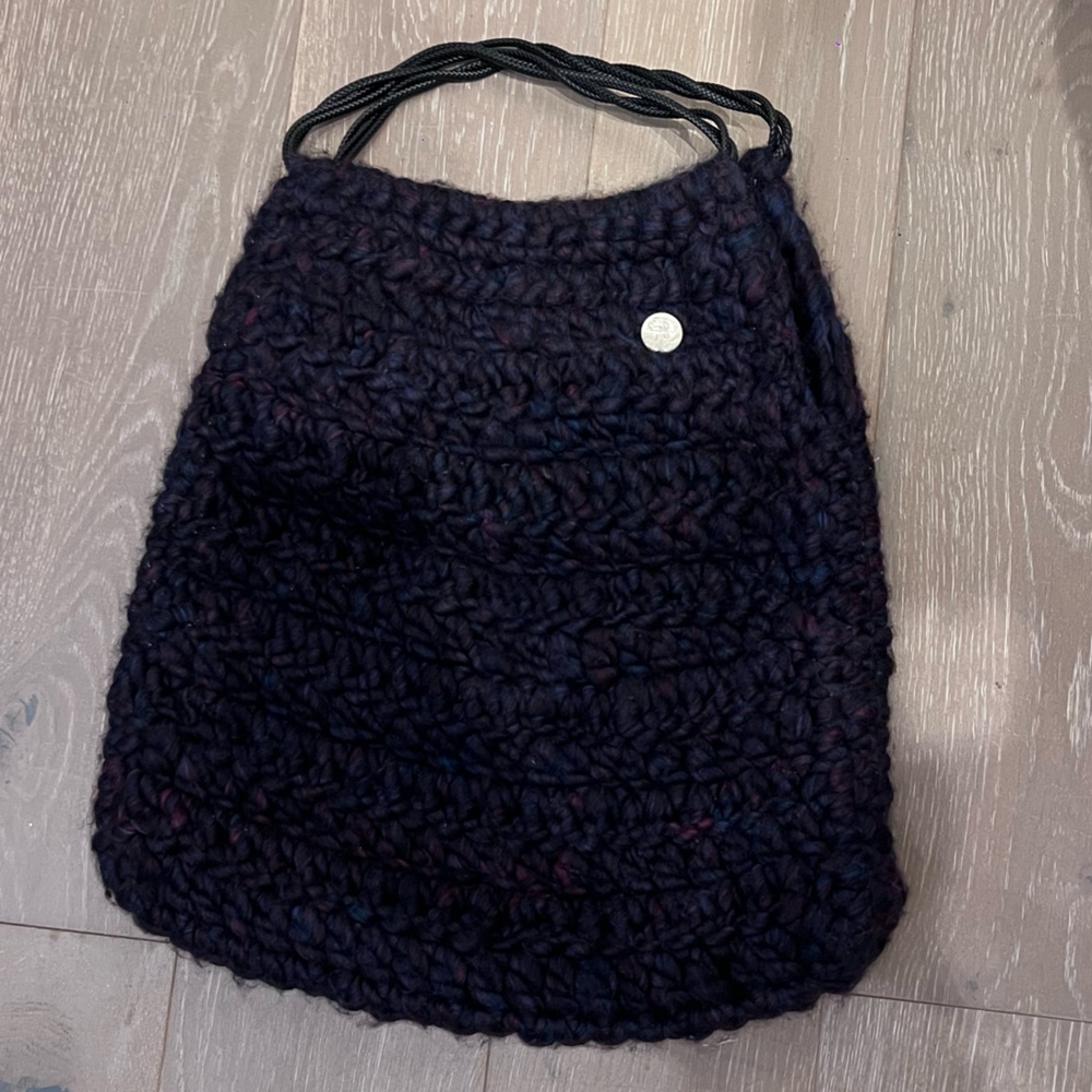 Mischa Lampert oversized chunky knit handbag, leather handle. Handknitted.